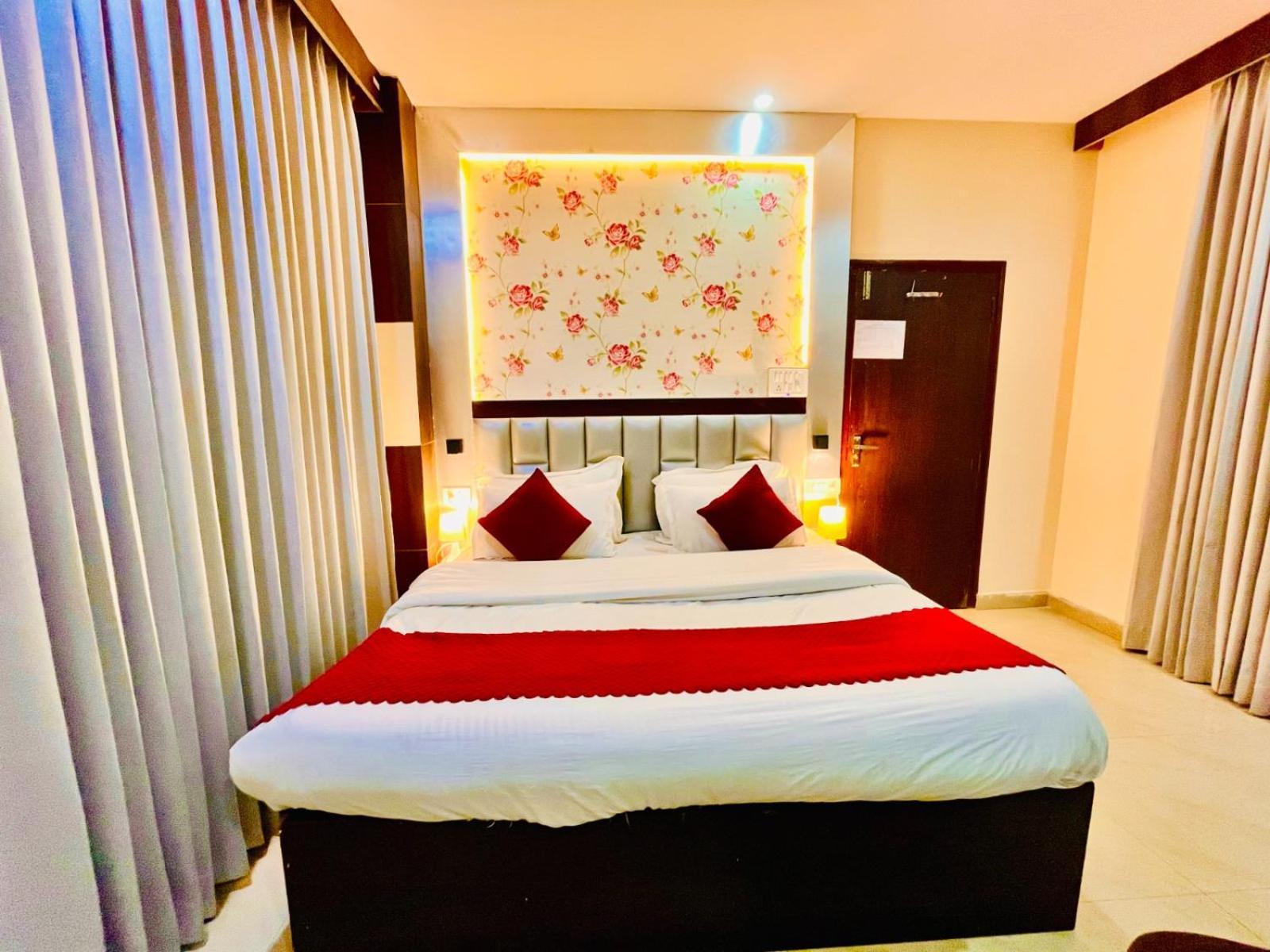 Hotel Ramawati Near Ganga Ghat Haridwar Exterior photo
